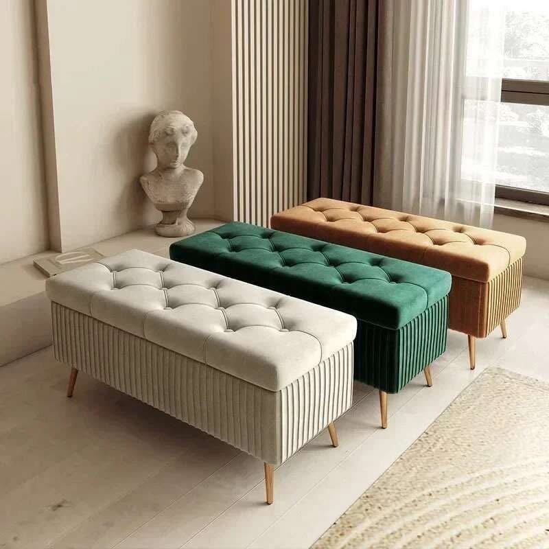 Bout de lit/ pouf à coffre
