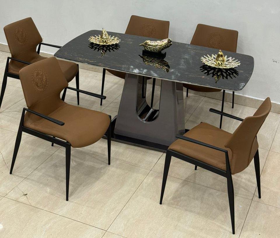 Table à manger effet marbre et 6 chaises en cuir