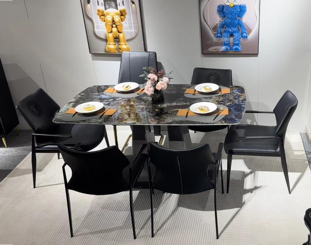 Table à manger effet marbre et 6 chaises en cuir
