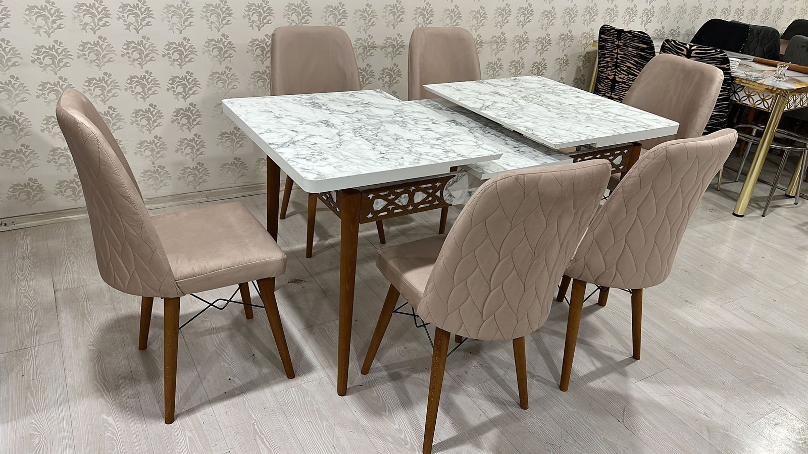 Table à manger extensible à 6 chaises