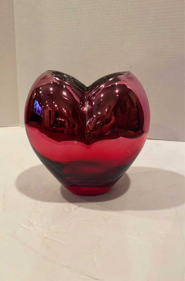 Vase cœur en verre biseauté rouge — Style vintage